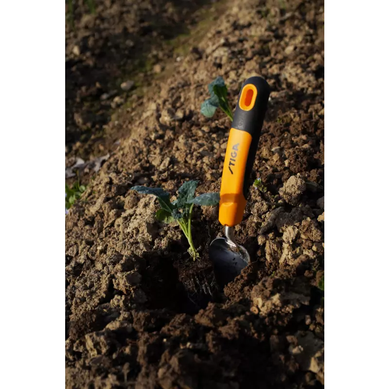 TransplanterTrowel_2H1410001ST1_amb04_web